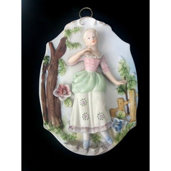 Vintage Colonial Couple UCAGCO Wall Plaques Victorian Revival Japan 3D Ceramic - Picture 3 of 10